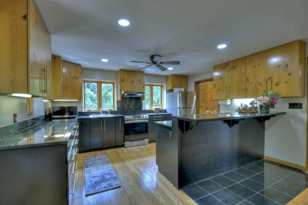 The Chariot - Creek Front With Hottub, Fire Pits, Billiards, Ev Charger - Sandalwood Stays Blue Ridge Exterior foto
